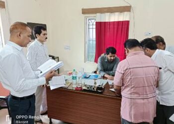 ବିଜେଡି ଜିଲ୍ଲା ସଭାପତି ଓ ବିଧାୟକ ଲଗାଇଲେ ଗଛ : ବୃକ୍ଷ ରୋପଣ ପାଇଁ ଶପଥ ନେଲେ ଛାତ୍ରଛାତ୍ରୀ