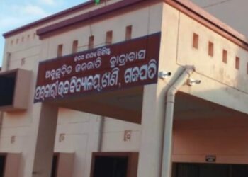 ସରକାରୀ ଅନୁସୁଚିତ ଜନଜାତି ଉଚ୍ଚ ବିଦ୍ୟାଳୟରେ ଅବ୍ୟବସ୍ଥା ଶିକ୍ଷାଦାନ ବାଧାପ୍ରାପ୍ତ