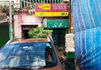 ମୋହନା ମୁଖ୍ୟ ରାସ୍ତାରେ ଥିବାପଞ୍ଜାବ ନେସନାଲ ବ୍ୟାଙ୍କ ଏଟିଏମ୍ କୁ ଯିବା ରାସ୍ତା ଅବରୋଧ