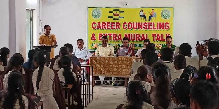 ଆଦିବାସୀ ମହାବିଦ୍ୟାଳୟରେ ନୈତିକ ଶିକ୍ଷା ଓ ନିଯୁକ୍ତି ସୁଯୋଗ ପରାମର୍ଶ ଶିବିର