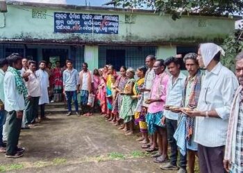 ମୁଖ୍ୟମନ୍ତ୍ରୀଙ୍କ ଜନ୍ମଦିନରେ ବିଜୁ ଜନତାଦଳ ପକ୍ଷରୁ ଦଶମନ୍ତପୁର ବାସୀଙ୍କୁ ମିଠା ପ୍ରଦାନ