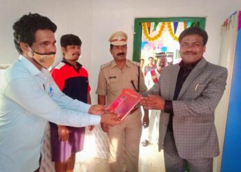 ଗଜପତି ଜିଲ୍ଲା ପ୍ରଶାସନ ତରଫରୁ ପାରଳାଖେମୁଣ୍ଡି ଉପ କାରାଗାରରେ ପୁସ୍ତକ ଓ ଖେଳ ସାମଗ୍ରୀ ବଣ୍ଟନ