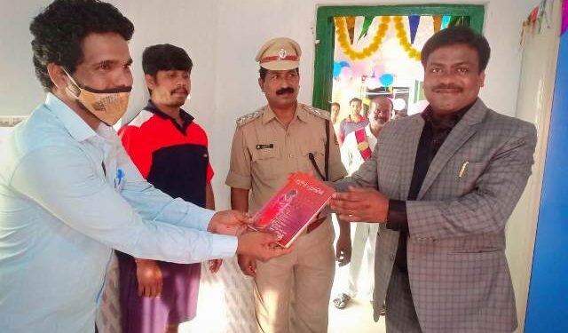 ଗଜପତି ଜିଲ୍ଲା ପ୍ରଶାସନ ତରଫରୁ ପାରଳାଖେମୁଣ୍ଡି ଉପ କାରାଗାରରେ ପୁସ୍ତକ ଓ ଖେଳ ସାମଗ୍ରୀ ବଣ୍ଟନ