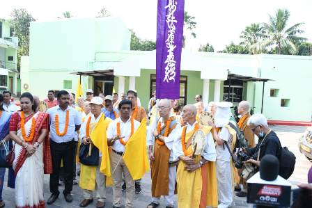 ଧଉଳି ଶାନ୍ତିସ୍ତୂପର ସୁବର୍ଣ୍ଣ ଜୟନ୍ତୀଉପଲକ୍ଷେ ଶାନ୍ତି ଶୋଭାଯାତ୍ରା