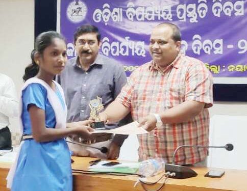 ଜିଲ୍ଲା ସ୍ତରୀୟ ପ୍ରବନ୍ଧ ଓ ଡିବେଟ୍ ପ୍ରତିଯୋଗିତାରେ ପ୍ରିୟଙ୍କା ଦ୍ଵିତୀୟ ଓ ଶୁଭଶ୍ରୀ ତୃତୀୟ