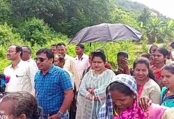 ଗଜପତି ଜିଲ୍ଲା ଆର.ଉଦୟଗିରି ବିଡ଼ିଓଙ୍କ କାର୍ଯ୍ୟ ଶୈଳୀକୁ ନେଇ ବ୍ଳକବାସୀ ପ୍ରଶଂସା