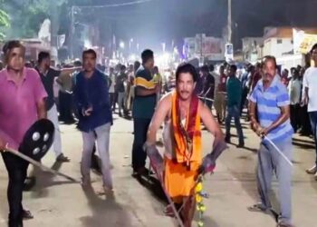 ପାରଳାଖେମୁଣ୍ଡି ସ୍ଥିତ ପାଇକ ଆଖଡ଼ା ଗୁଡିକରେ ଅସ୍ତ୍ରଶସ୍ତ୍ର ପୂଜନ, ପାରମ୍ପରିକ ରଣକୌଶଳ ପ୍ରଦର୍ଶନ