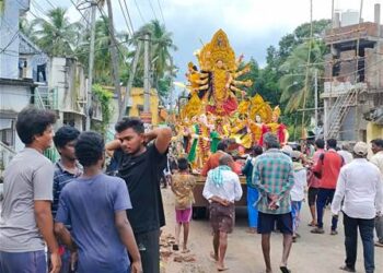 ପାରଳାଖେମୁଣ୍ଡି ସ୍ଥିତ ଖଞ୍ଜା ସାହି ଏବଂ ଏଲକେଲା ସାହି ଛକ ଠାରେ ପୂଜା ପାଉଥିବା ମାଁ ଦୁର୍ଗାଙ୍କ ଭସାଣି ଉତ୍ସବ ମହା ଆଡମ୍ବରରେ ଅନୁଷ୍ଠିତ