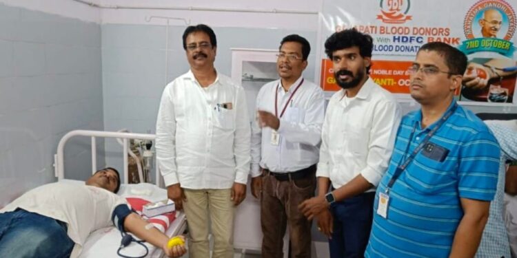 ପାରଳାଖେମୁଣ୍ଡି ମୁଖ୍ୟ ଜିଲ୍ଲା ଚିକିତ୍ସାଳୟ ଥିବା ରକ୍ତ ଭଣ୍ଡାର ଠାରେ ଗଜପତି ବ୍ଲଡ଼ ଡୋନର ପକ୍ଷରୁ ରକ୍ତ ଦାନ ଶିବିର