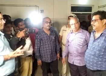 ଗଜପତି ଜିଲ୍ଲାପାଳ ଏବଂ ଏସପିଙ୍କ ଅଚାନକ ପାରଳାଖେମୁଣ୍ଡି ସ୍ଥିତ ଜିଲ୍ଲା ମୁଖ୍ୟ ଚିକିତ୍ସାଳୟ ପରିଦର୍ଶନ ବିଭିନ୍ନ ସମସ୍ୟା ଦେଖି ଅସନ୍ତୋଷ ପ୍ରକାଶ କଲେ