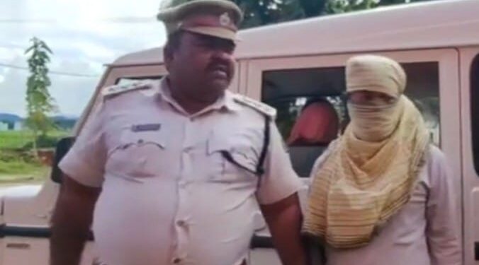 ନ୍ୟୁଡ କଲ ପରେ ବ୍ଲାକମେଲର ଶିକାର ହେଲେ ଗଜପତି ଜିଲ୍ଲା ଗୁମ୍ମା ବ୍ଲକର ଯନ୍ତ୍ରୀ, ୬ ଲକ୍ଷ ଦେବା ପରେ ଥାନାରେ କଲେ ଅଭିଯୋଗ ଜଣେ ଗିରଫ