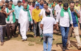 ପୂର୍ବତନ ମନ୍ତ୍ରୀବାଣ୍ଟିଲେ ବିକାଶ ବାର୍ତ୍ତା : ମଙ୍ଗଳପୁର ପଞ୍ଚାୟତ ରେ ବିଜେଡିର ଜନ ସମ୍ପର୍କ ପଦଯାତ୍ରା