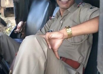 ଲକ୍ଷାଧିକ ଟଙ୍କା ସହ ଭିଜିଲାନ୍ସ୍ ପଞ୍ଝାରେ ପଡ଼ିଲେ ପୁଲିସ ବାବୁ