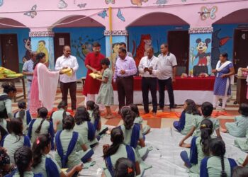 ପୁରୀ : ବାଳାଶ୍ରମର ଅନ୍ତବାସୀ ଙ୍କୁ ପୋଷାକ ଓ ମିଷ୍ଟାନ୍ନ ବଣ୍ଟନ