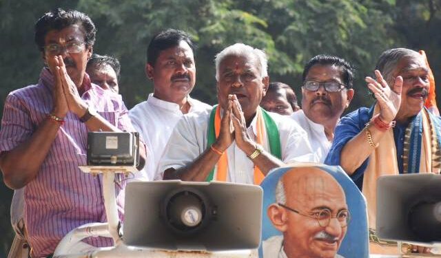 ପଦ୍ମପୁର ଉପନିର୍ବାଚନ ର କଂଗ୍ରେସ ପାର୍ଥିଙ୍କ ରୋଡ଼ ସୋ ରେ ଯୋଗଦେଲେ ଓଡିଶା ପ୍ରଭାରୀ ଡ଼ ଚେଲ୍ଲାକୁମାର