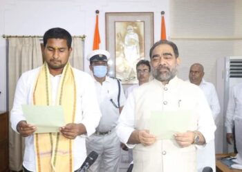 ଶ୍ରୀ ସୂର୍ଯ୍ୟବଂଶୀ ସୂରଜଙ୍କୁ ବିଧାୟକ ଭାବେ ଶପଥ ଗ୍ରହଣ କରାଇଲେ ବାଚସ୍ପତି ଶ୍ରୀ ଆରୁଖ