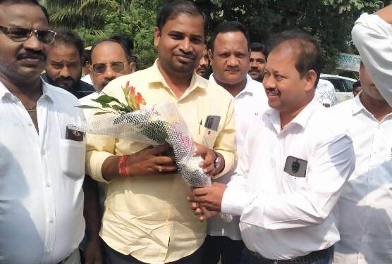 ଚିଲିକା ନିର୍ବାଚନ ମଣ୍ଡଳୀର ବିଜେଡ଼ି ବରିଷ୍ଠ ନେତା,କର୍ମୀ : କ୍ରୀଡା ମନ୍ତ୍ରୀ ତୁଷାର ବେହେରା ଙ୍କୁ ସମ୍ବର୍ଦ୍ଧନା ଦେଲେ – ସୁସଙ୍ଗଠିକା ସ୍ୱାଗତିକା ଜଗଦେବ