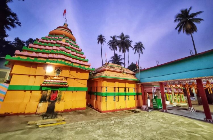 ବାଣପୁର ସ୍ଥିତ ମା’ ଭଗବତୀ ମନ୍ଦିର ପରି ଦର୍ଶନ କରିଛନ୍ତି – ୫ଟି ସଚିବ ଶ୍ରୀଯୁକ୍ତ  ଭି କେ ପାଣ୍ଡିଆନ