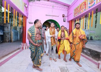 ବାଣପୁର ସ୍ଥିତ ମା’ ଭଗବତୀ ମନ୍ଦିର ପରି ଦର୍ଶନ କରିଛନ୍ତି – ୫ଟି ସଚିବ ଶ୍ରୀଯୁକ୍ତ ଭି କେ ପାଣ୍ଡିଆନ