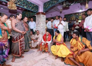 ବାଣପୁର ସ୍ଥିତ ମା’ ଭଗବତୀ ମନ୍ଦିର ପରି ଦର୍ଶନ କରିଛନ୍ତି – ୫ଟି ସଚିବ ଶ୍ରୀଯୁକ୍ତ ଭି କେ ପାଣ୍ଡିଆନ