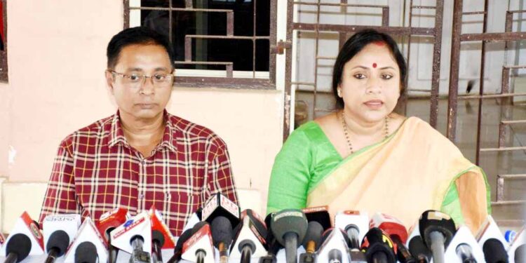 ରାଜ୍ୟ ଉଚ୍ଚଶିକ୍ଷା ମନ୍ତ୍ରୀ ରୋହିତ ପୁଜାରୀଙ୍କ ନିର୍ଦ୍ଦେଶରେ ବିଜେଡି ବୈଠକ ଆୟୋଜନ କରିଥିବା ପ୍ରସଙ୍ଗରେ  ବିଜୁ ଜନତା ଦଳର କାମ କଲେ, ଚାକିରୀରୁ ବିଦା ହେଲେ : ଡ.ଲେଖାଶ୍ରୀ