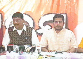 ରାଜ୍ୟ ସରକାର କେନ୍ଦୁପତ୍ରରୁ ଦୁଇ ଶହ କୋଟି ଟଙ୍କା ଆୟ କରୁଛନ୍ତି କିନ୍ତୁ କେନ୍ଦୁପତ୍ର ଶ୍ରମିକ ଓ କର୍ମଚାରୀଙ୍କ ଦୁଃଖ ବୁଝୁନାହାନ୍ତି : ପ୍ରଦୀପ ପୁରୋହିତ