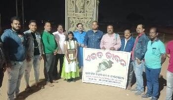 ସର୍ବାଧିକ କାଗଜଡ଼ଙ୍ଗା ତିଆରି କରିଥିବା ଛାତ୍ରୀ ଜ୍ୟୋତିକ୍ଷା ସାହୁ ସମ୍ଭର୍ଦ୍ଧିତ