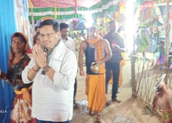 କଇଥ ପଲ୍ଲୀ ଅଷ୍ଟ ପ୍ରହରୀ ଓ ନାମ ଯଜ୍ଞରେ ଯୋଗଦେଲେ – ଦଶପଲ୍ଲା ବିଧାୟକ