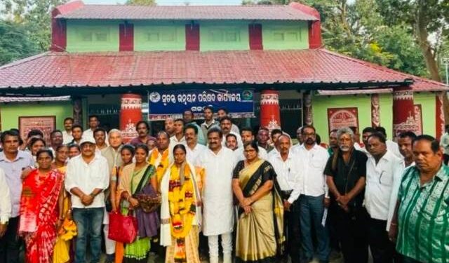 ଗଜପତି ଜିଲ୍ଲା ସ୍ୱତନ୍ତ୍ର ଉନ୍ନୟନ ପରିଷଦର ଅଧ୍ୟକ୍ଷ ମରିୟାନ ରଇତ ଓ ଉପାଧ୍ୟକ୍ଷ ଧନେଶ୍ୱର ଭୂୟାଁଙ୍କ ଦାୟିତ୍ୱ ଗ୍ରହଣ
