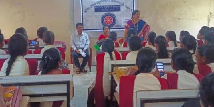 ପାରଳାଖେମୁଣ୍ଡି ସ୍ଥିତ+୩ ସ୍ନାତକ ମହିଳା ମହାବିଦ୍ୟାଳୟରେ ରକ୍ତ ବର୍ଗୀକରଣ କାର୍ଯ୍ୟକ୍ରମ ଅନୁଷ୍ଠିତ