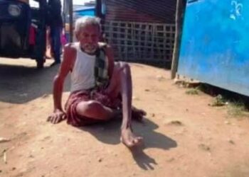 ଅଡବା ଗ୍ରାମରେ ଦେଖିବାକୁ ମିଳିଛି ଏକ ହୃଦୟ ବିଦାରକ ଦୃଶ୍ୟ ; ଭିନ୍ନକ୍ଷମ ବୃଦ୍ଧ ଘୋଷରୀ ଘୋଷରୀ ମାଗୁଛି ଭିକ