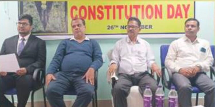 ଜିଲ୍ଲା ଦୌରା ଜଜ କୋର୍ଟ ପରିସରରେ ଗଜପତି ଜିଲ୍ଲା ଆଇନସେବା ପ୍ରାଧିକରଣ ପକ୍ଷରୁ ସମ୍ବିଧାନ ଦିବସ ପାଳିତ