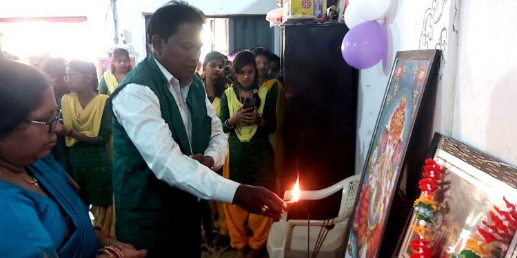 ଇନ୍ଦିରା ଗାନ୍ଧୀ ମହିଳା ମହାବିଦ୍ୟାଳୟରେ ‘ଓଡ଼ିଆ ସମ୍ମାନ’ ନବାଗତା ଛାତ୍ରୀଙ୍କୁ ସମ୍ବର୍ଦ୍ଧନା ‘ମାତୃଭୂମି ଓ ମାତୃଭାଷା ପ୍ରତି ଅଧିକ ସମ୍ମାନ ଦିଆଯିବା ଉଚିତ