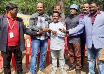 ଦାରିଙ୍ଗବାଡ଼ି ଡୁଲୁରି ଠାରେ ନୂଆପଡ଼ା ଜିଲ୍ଲା ସାମ୍ବାଦିକ ସଂଘର ସାଙ୍ଗଠନିକ ବୈଠକ