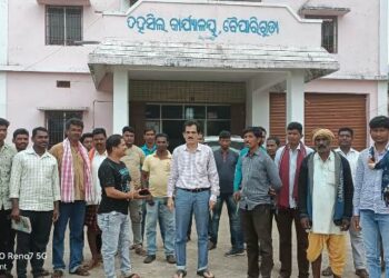 ଗ୍ରାମ୍ୟ ଜଙ୍ଗଲ ଜମିରୁ ଜବରଦଖଲ ଉଛେଦ ପାଇଁ ଗ୍ରାମବାସୀଙ୍କ ତହସିଲଦାରଙ୍କୁ ନିବେଦନ