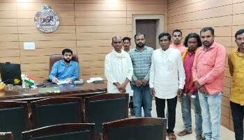 ଧାନ ମଣ୍ଡି ପୁନର୍ବାର ଖୋଲିବା ନେଇ ଜିଲ୍ଲାପାଳଙ୍କୁ ଦାବି ଜଣାଇଲେ ଦଣ୍ଡାବାଡି ଗ୍ରାମବାସୀ