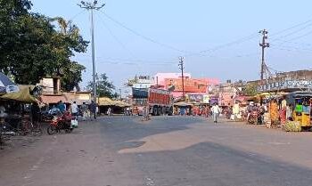 ବୈପାରିଗୁଡା ମୁଖ୍ୟଛକ ଉପରେ ପଥ ଚିହ୍ନଟ ଫକଳ ଲଗାଇବାକୁ ଦାବି : ବାଟ ଜାଣିବା ନେଇ ବାଟୋଇ ଭୋଗୁଛନ୍ତି ସମସ୍ୟା