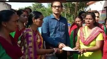 କୁଡୁମୁଲୁଗୁମ୍ମା ସ୍ବାସ୍ଥ୍ୟ କର୍ମୀଙ୍କ ତରଫରୁ ୫ ଦଫା ସମ୍ବଳିତ ଦାବିପତ୍ର ଜିଲ୍ଲା ମୁଖ୍ୟ ଚିକିତ୍ସାଧିକାରୀ ଙ୍କ ଉଦ୍ଧେଶ୍ୟରେ ପ୍ରଦାନ