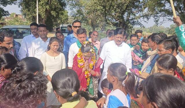 ପଦ୍ମପୁର ୨ ନମ୍ୱର ଜୋନ ରେ ବିଜେଡ଼ିର ଜନ ସମ୍ପର୍କ ଯାତ୍ରା ଓ ଚାଲିଛି ମିଶ୍ରଣ ପର୍ବ