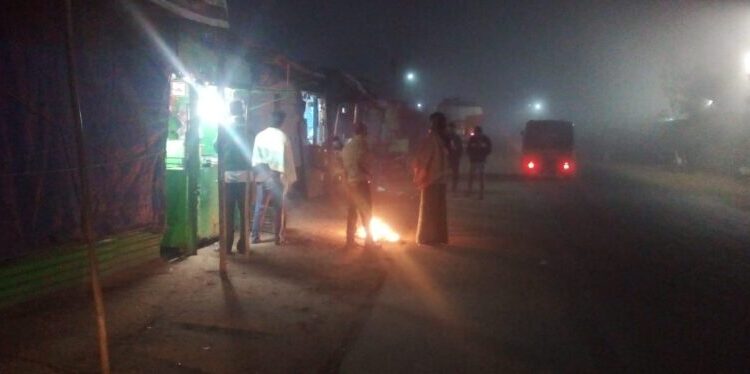 ମୋହନା ଅଞ୍ଚଳରେ ଘନ କୁହୁଡି ଯାତ୍ରୀଙ୍କ ପାଇଁ ଅସୁବିଧା ପାଲଟିଛି ରାସ୍ତା