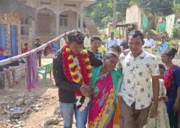 ଓଜେଏସ ପରୀକ୍ଷାରେ କୃତିତ୍ୱ ହାସଲ କରିଥିବା ଗଜପତି ଜିଲ୍ଲା ନୂଆଗଡ ବ୍ଲକ ର ସାଧକ କାର୍ଜୀଙ୍କୁ ଙ୍କୁ ସମ୍ବର୍ଦ୍ଧନା