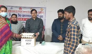ମହାନତାର ପରିଚୟ ଦେଲେ ଦଶପଲ୍ଲା ବିଧାୟକ ୩୬ ଜଣ ଟିବି ରୋଗୀ ଙ୍କୁ ପୋଷ୍ୟ ଭାବେ ଗହଣ କଲେ ଦଶପଲ୍ଲା ବିଧାୟକ