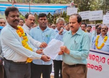 ମୋହନା ବ୍ଲକ ପ୍ରାଥମିକ ଶିକ୍ଷକ(ଏକ୍ସ କ୍ୟାଡ଼ର) ଓ ଗଣ ଶିକ୍ଷକଙ୍କ ୮ ଦଫା ଦାବି ନେଇ ଶୋଭାଯାତ୍ରା