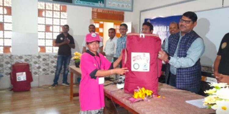 ରାୟଗଡ଼ ବ୍ଲକ କଇଁପୁର ସ୍ଥିତ ଗ୍ରମବିକାଶର ମହେନ୍ଦ୍ର ତନେୟା ଆଶ୍ରମ ବିଦ୍ୟାଳୟ ଠାରେ ୧୨ ଦିନିଆ ଆପଦ ମିତ୍ର ତାଲିମ କାର୍ଯ୍ୟକ୍ରମ ଅନୁଷ୍ଠିତ
