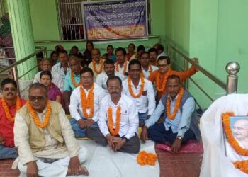 ଶ୍ରମିକ ମାରଣନୀତି ଏବଂ ସହାୟତା ଦାବିରେ ଆମରଣ ଅନଶନ