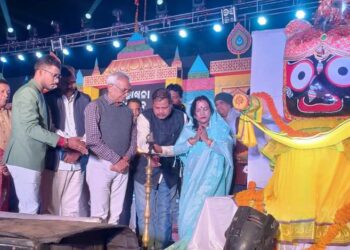 ରାଜସୁନାଖଳା ‘କାଉଁରୀ’ ମହୋତ୍ସବ ତୃତୀୟ ସନ୍ଧ୍ୟାର ଓଡ଼ିଶୀ ନୃତ୍ୟରେ ଝୁମିଲେ ଦର୍ଶକ