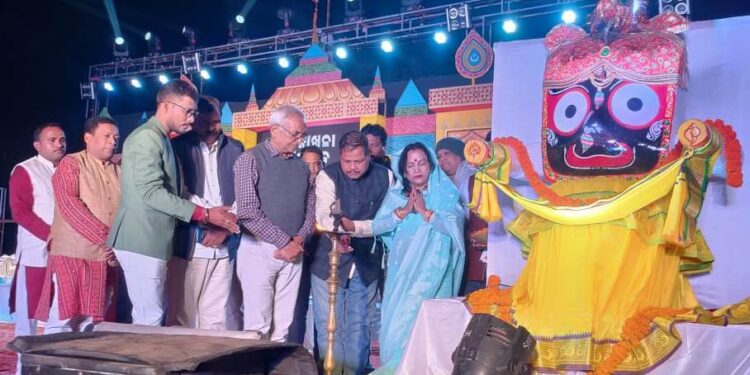 ରାଜସୁନାଖଳା ‘କାଉଁରୀ’ ମହୋତ୍ସବ ତୃତୀୟ ସନ୍ଧ୍ୟାର ଓଡ଼ିଶୀ ନୃତ୍ୟରେ ଝୁମିଲେ ଦର୍ଶକ