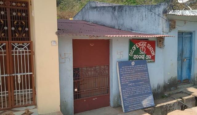 ଅବାଧରେ ଚାଲିଛି ଚୋରାମଦ ପୁଲିସ ଓ ଅବକାରୀ ବିଭାଗୀୟ ନିଷ୍କ୍ରୀୟତା
