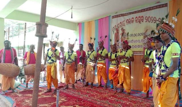 ଅବ୍ୟବସ୍ଥା ଘେରରେ ବ୍ଲକ ସ୍ତରୀୟ ଲୋକ ଉତ୍ସବ କଳାକାର କୁ ଅସାମ୍ମନ …ହାଜିରୀ ଦିଆ ରେ ସାରିଦେଲେ