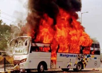 ମୟୁରଭଞ୍ଜ, ଦୁର୍ଘଟଣା ପରେ ବସ୍ ରେ ନିଆଁ ଲଗାଇଦେଲେ ଉତ୍ତ୍ୟକ୍ତ ଲୋକେ